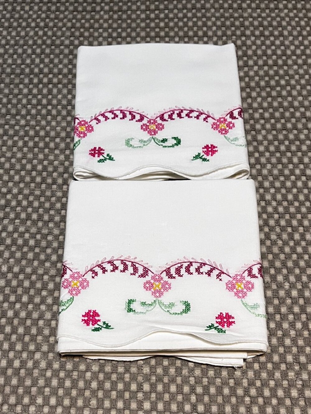 Vintage Hand Embroidered Pillow Cases Scalloped Edge  20-1/2" x 29"  Floral
